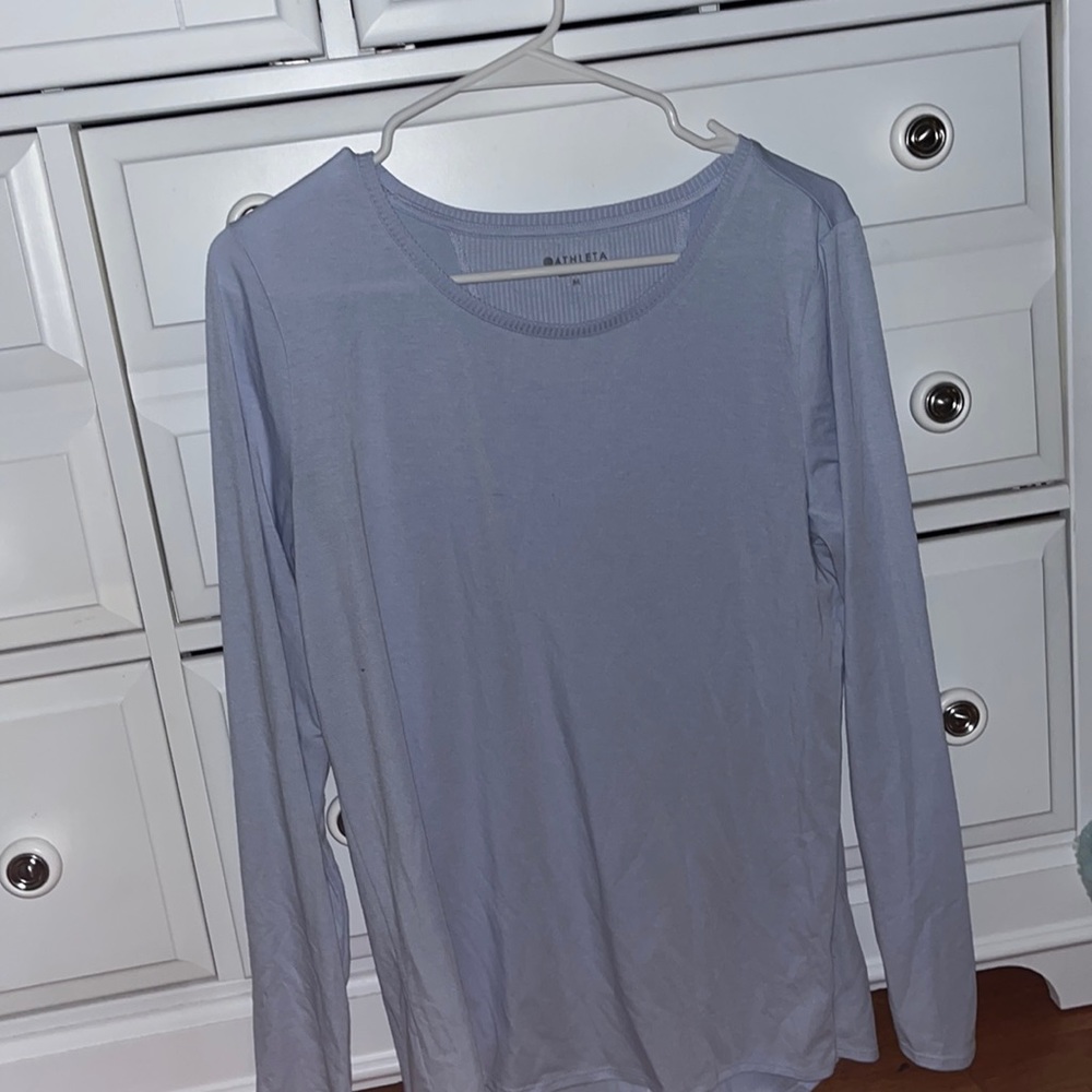 Very comfortable athletic long-sleeve shirt